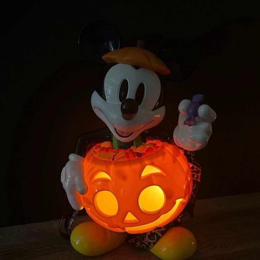 Mickey Mouse Popcorn Bucket Disney Parks 2024 - Picture 4 of 7